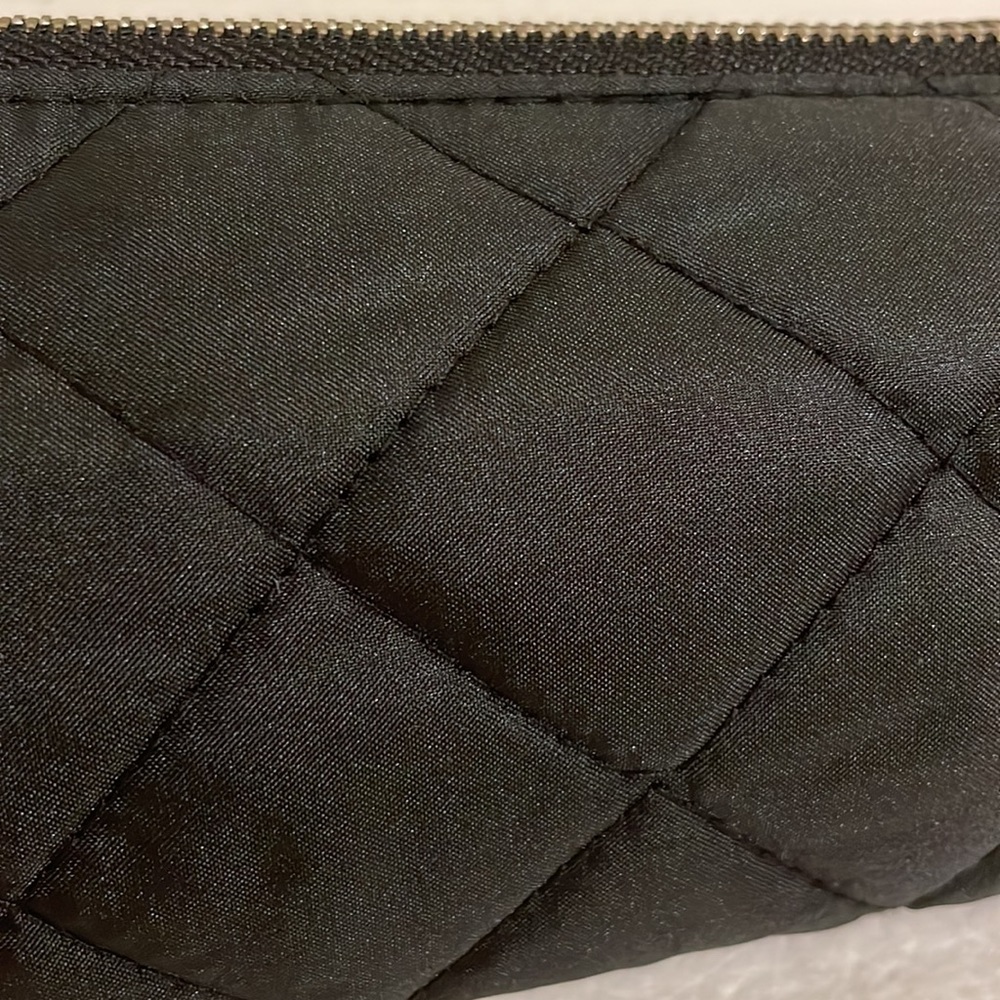 New✨Quilted Black Bag with Chanel Logo - Picture 4 of 7